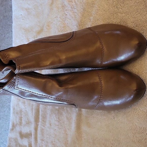 Franco Sarto Boots ...in a tan....WITH THE BOX......sleek and ready to wear - Picture 2 of 7